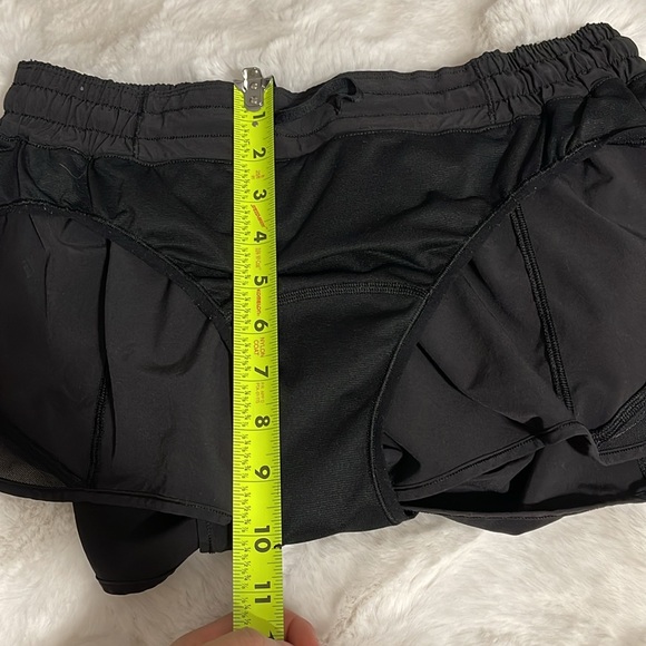 lululemon Hotty hot short - Picture 5 of 5